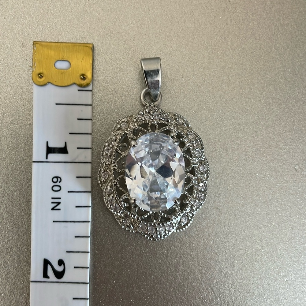 BNIB 18KGP rhinestone pendant